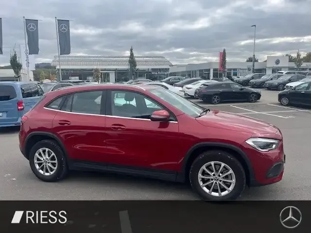 Mercedes-Benz GLA 220