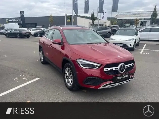 Mercedes-Benz GLA 220