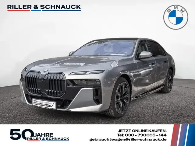BMW i7