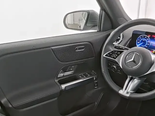 Mercedes-Benz EQB 350