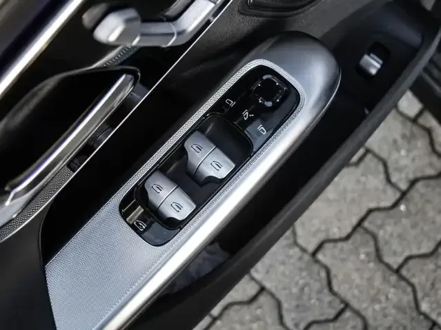 Mercedes-Benz EQE 300