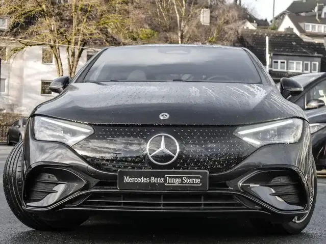 Mercedes-Benz EQE 300