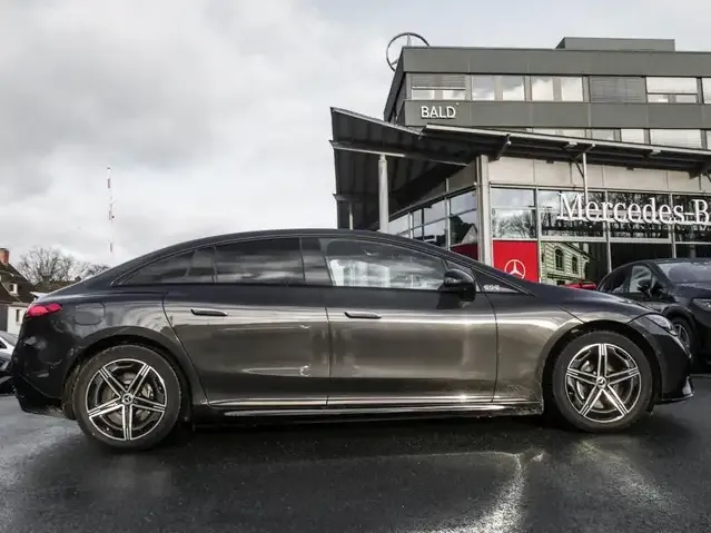 Mercedes-Benz EQE 300