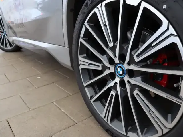 BMW iX1