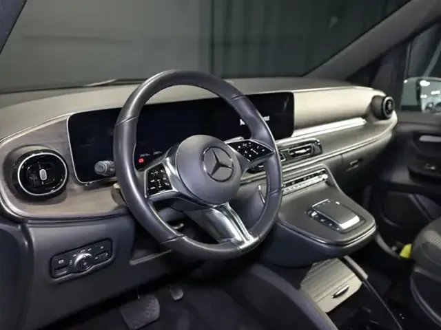 Mercedes-Benz V 220