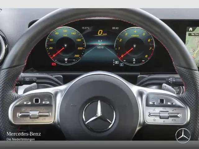 Mercedes-Benz GLB 180