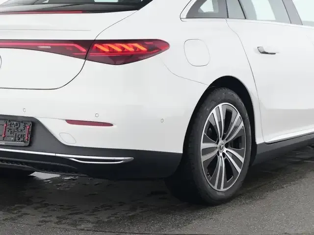 Mercedes-Benz EQE 300