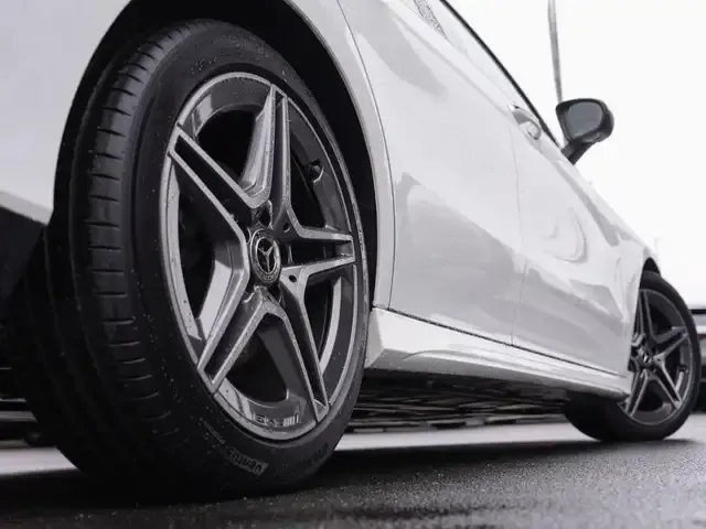 Mercedes-Benz CLA 220