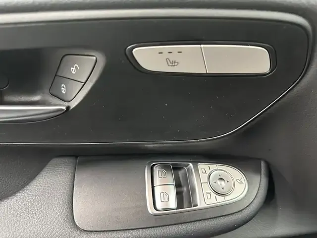 Mercedes-Benz V 220