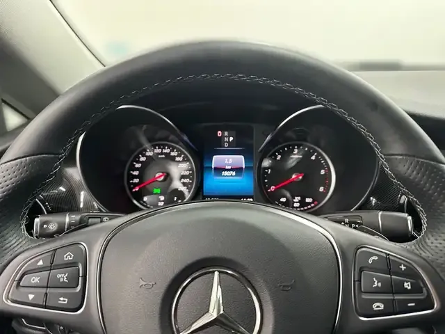 Mercedes-Benz V 220