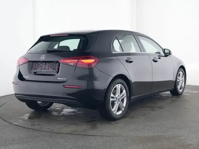 Mercedes-Benz A 220