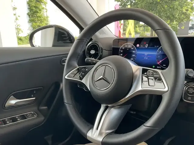 Mercedes-Benz A 220