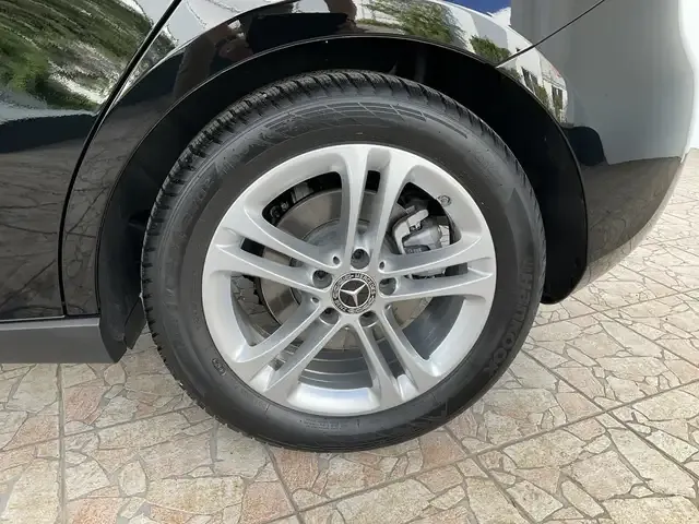 Mercedes-Benz A 220