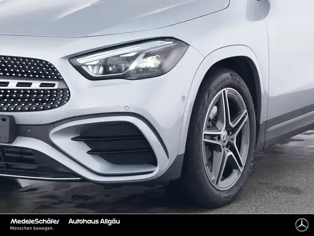 Mercedes-Benz GLA 220