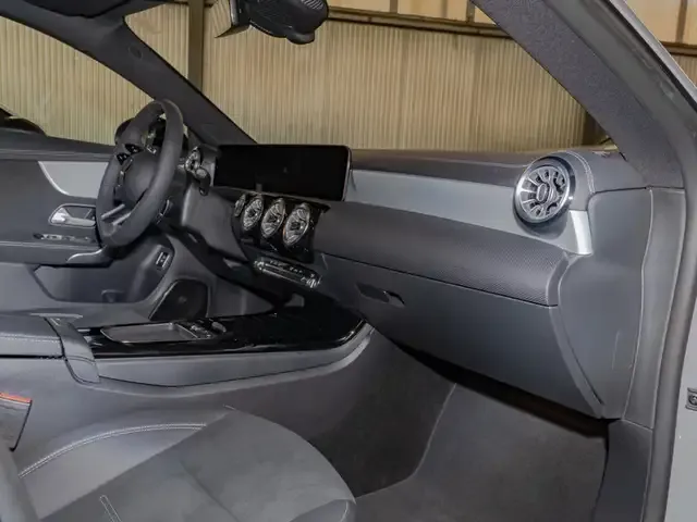 Mercedes-Benz CLA 220