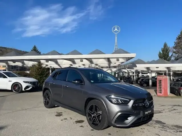 Mercedes-Benz GLA 200
