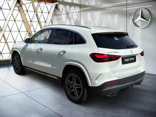 Mercedes-Benz GLA 200