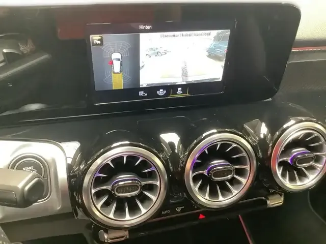 Mercedes-Benz GLB 220