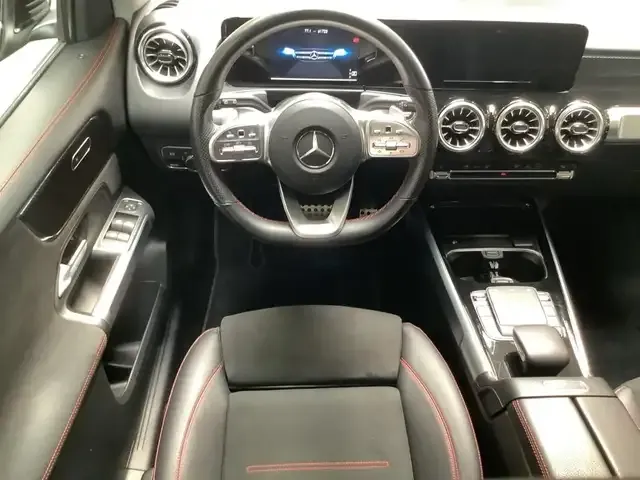Mercedes-Benz GLB 220