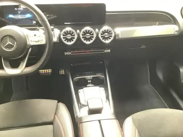 Mercedes-Benz GLB 220