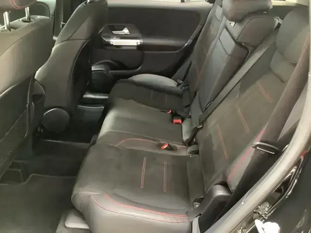 Mercedes-Benz GLB 220