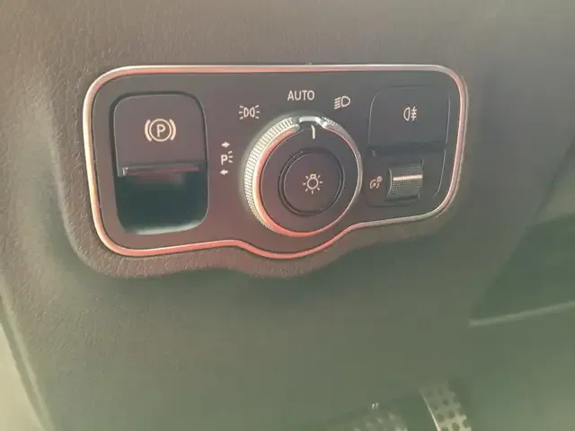 Mercedes-Benz GLB 220