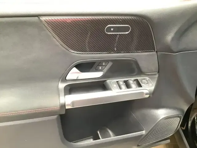 Mercedes-Benz GLB 220
