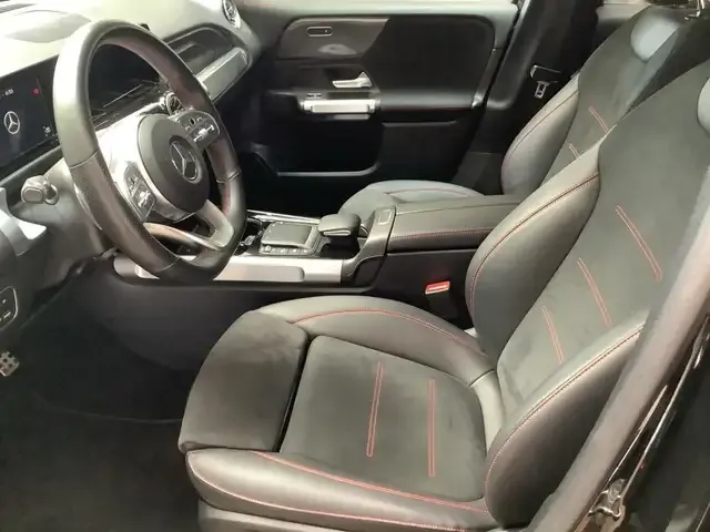 Mercedes-Benz GLB 220