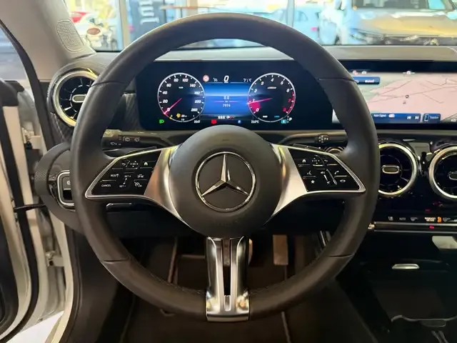 Mercedes-Benz CLA 180