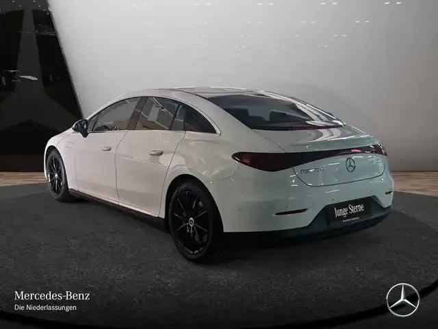 Mercedes-Benz EQE 300