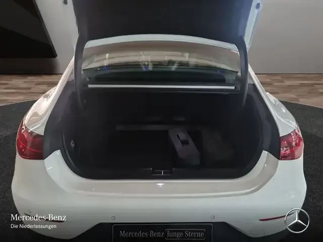 Mercedes-Benz EQE 300