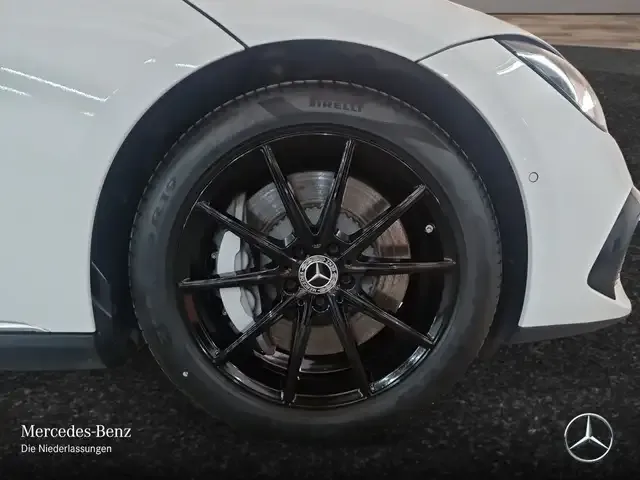 Mercedes-Benz EQE 300