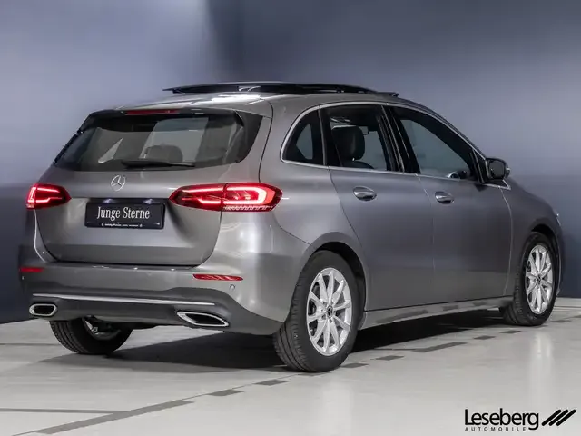 Mercedes-Benz B 180
