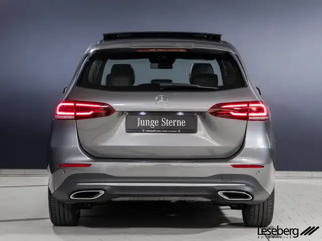 Mercedes-Benz B 180