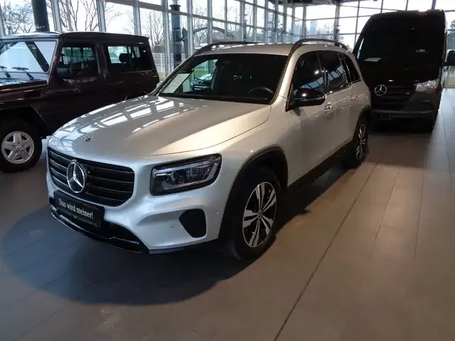Mercedes-Benz GLB 200