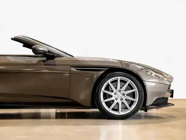 Aston Martin DB11