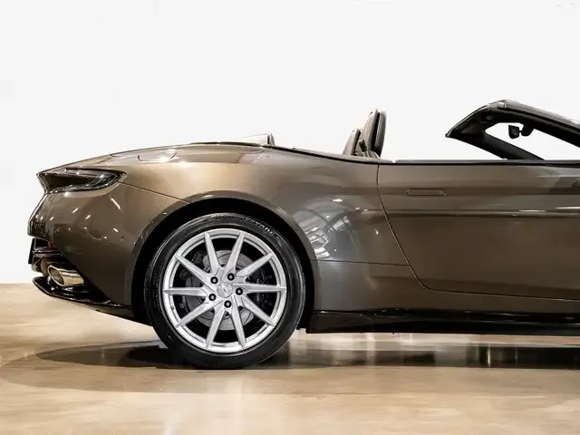 Aston Martin DB11