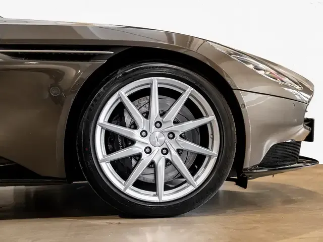 Aston Martin DB11