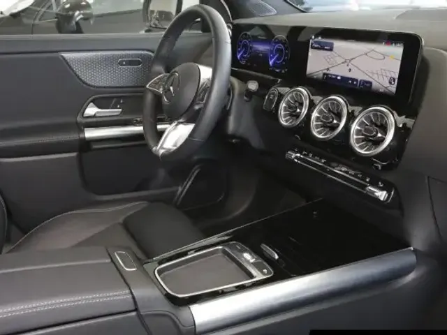 Mercedes-Benz EQA 300