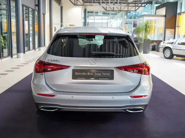 Mercedes-Benz C 220