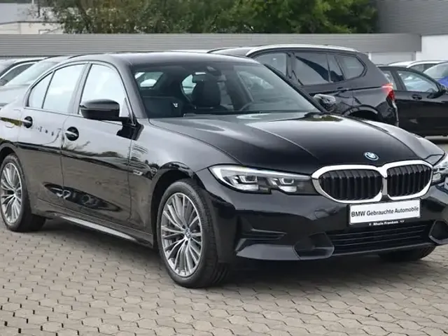 BMW 330