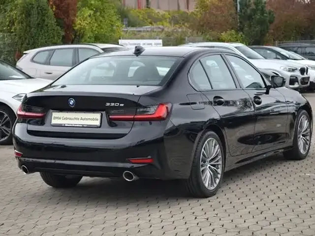 BMW 330