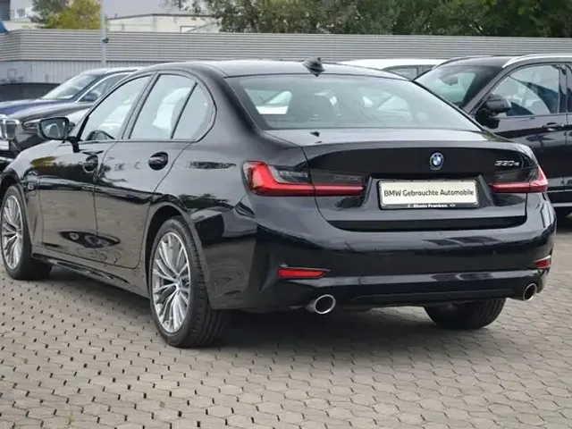 BMW 330