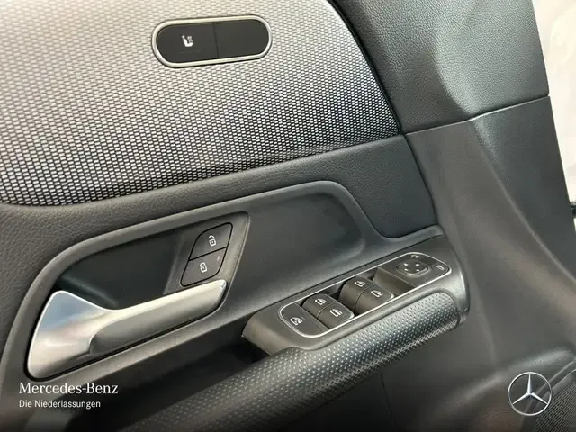 Mercedes-Benz GLB 180