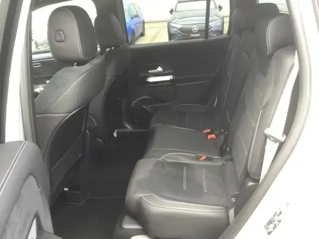 Mercedes-Benz GLB 180