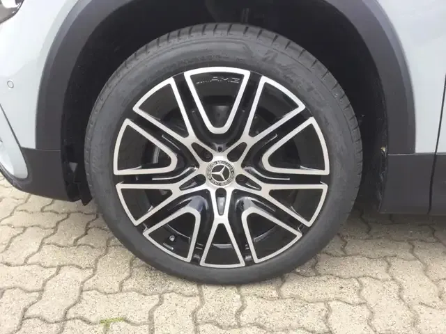 Mercedes-Benz GLB 180