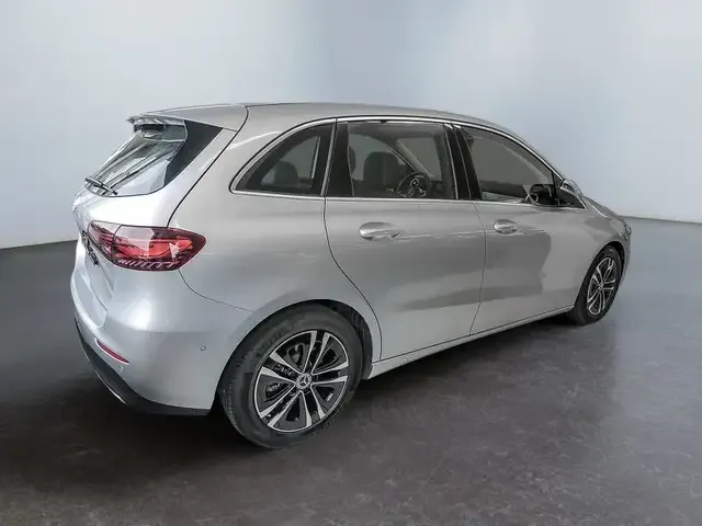 Mercedes-Benz B 220