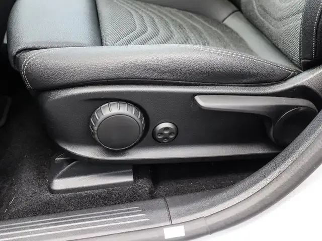 Mercedes-Benz EQB 300