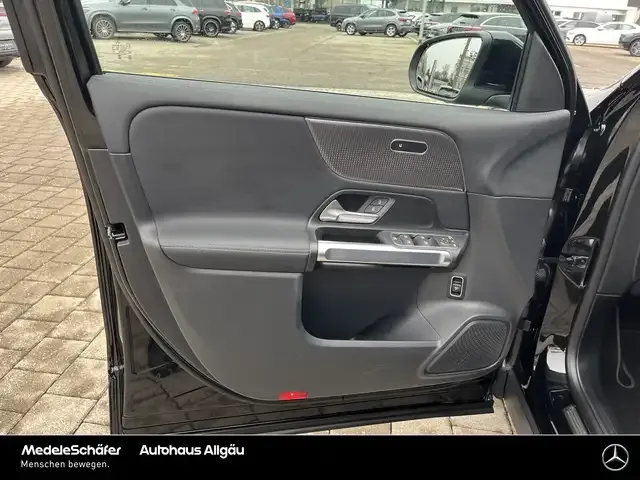 Mercedes-Benz EQB 350