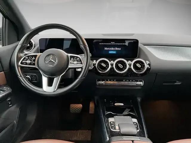 Mercedes-Benz B 220